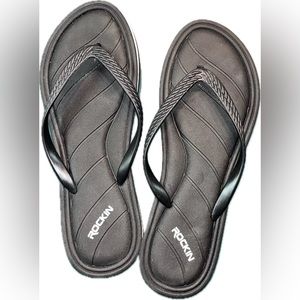 Rockin black flip flops weaved pattern strap